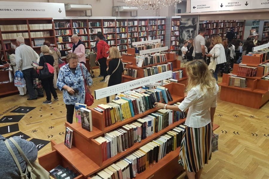 Gli arredi esistenti usati in passato dalla Biblioteca civica di Fiume