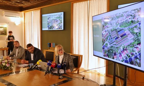 Redovna konferencija za novinare travanj