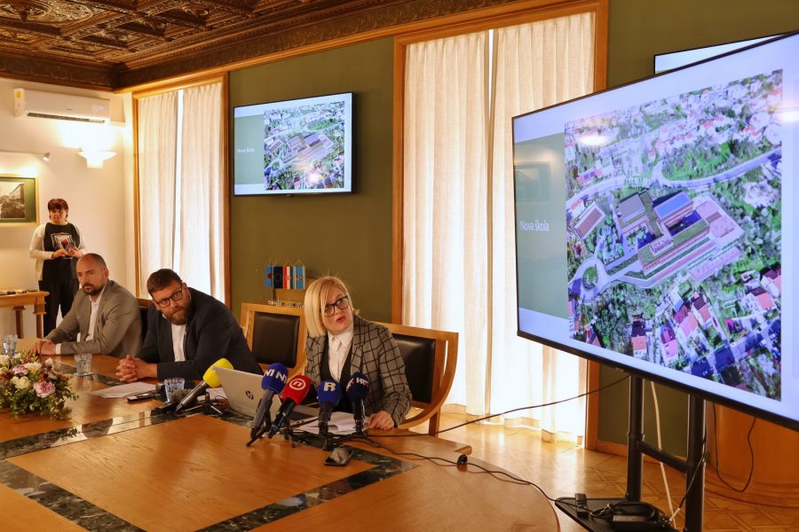 Redovna konferencija za novinare travanj