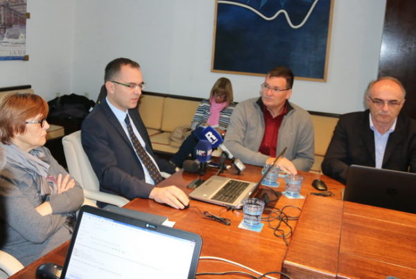 Pročelnik Zavoda za informatičku djelatnost Željko Jurić govorio je o pilot-projektu e-Škole