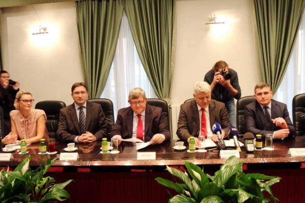 Pročelnica Verena Lelas-Turak, zamjenik gradonačelnika Miroslav Matešić, gradonačelnik Vojko Obersnel, župan Zlatko Komadina i zamjenik župana Petar Mamula
