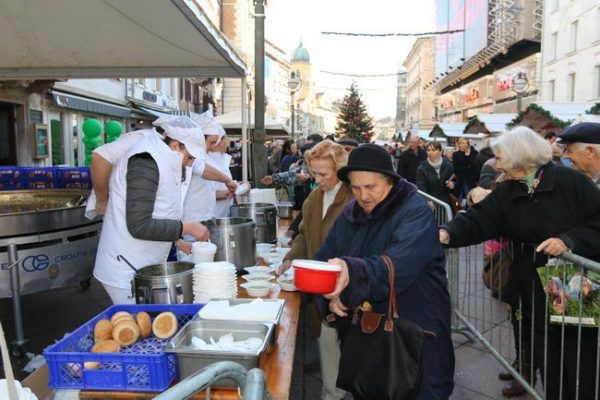 Na Gastrofešti je podijeljeno oko 4000 porcija friganih ribica, 3000 porcija bakalara na gulaš, 3500 čaša crnoga vina te oko 50 kg fritula. 