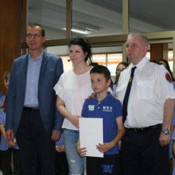 U ime OŠ Srdoči, prvu nagradu u literarnoj kategoriji za mlađe učenike preuzela je učiteljica Tea Kraljić