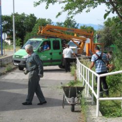 Kosi se i uređuje - djelatnici Čistoće s kamionom - MO Grbci