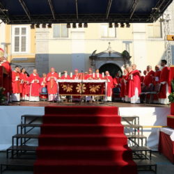 Na Trgu Riječke rezolucije održano je središnje euharistijsko slavlje