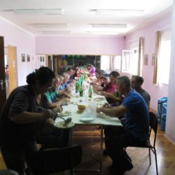 Topli obrok i okrijepa za sudionike Eko akcije - MO Grbci