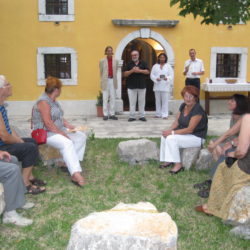 Svečanost završetka skulpture u dvorištu crkve na Sv. Kuzmu