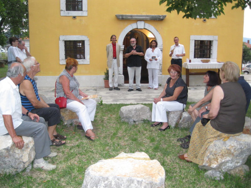 Svečanost završetka skulpture u dvorištu crkve na Sv. Kuzmu