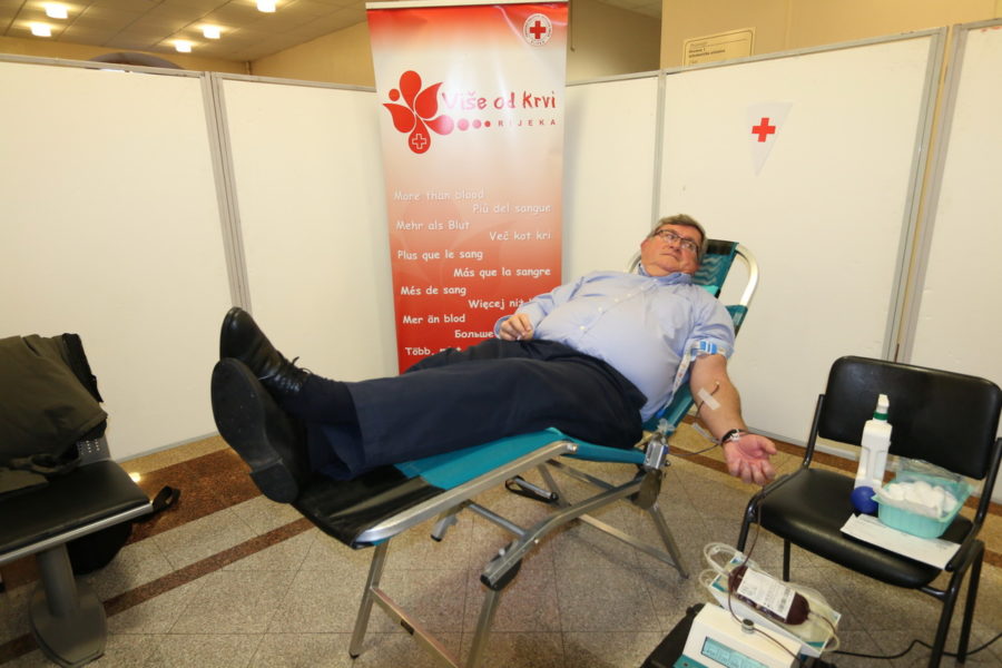 Gradonačelnik daruje krv u akciji Kapi života