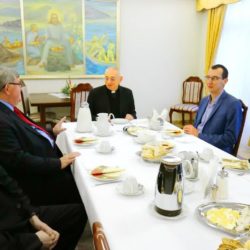 Riječki gradonačelnik Vojko Obersnel istaknuo je ovu prigodom veoma dobru suradnju s Riječkom nadbiskupijom