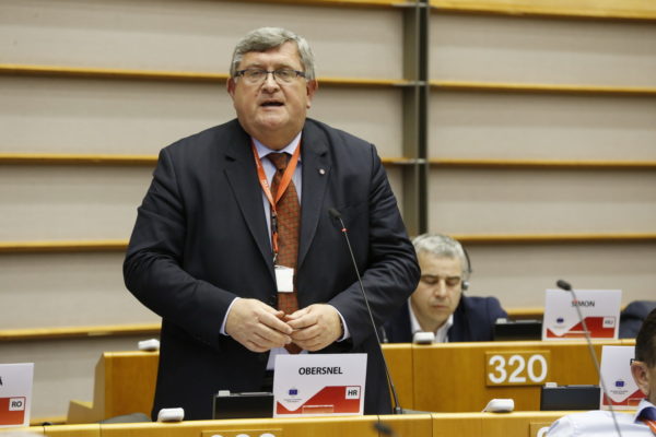 Gradonačelnik Obersnel tijekom 128. plenarne sjednice Odbora regija, foto: Europska unija/Patrick Mascart