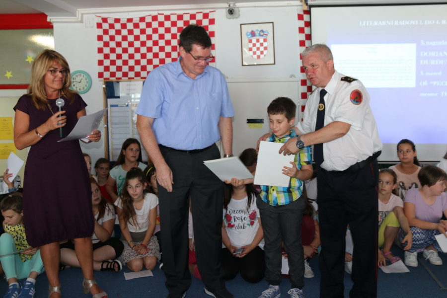 Riječkim osnovnoškolcima dodijeljene nagrade za najbolje radove o vatrogastvu