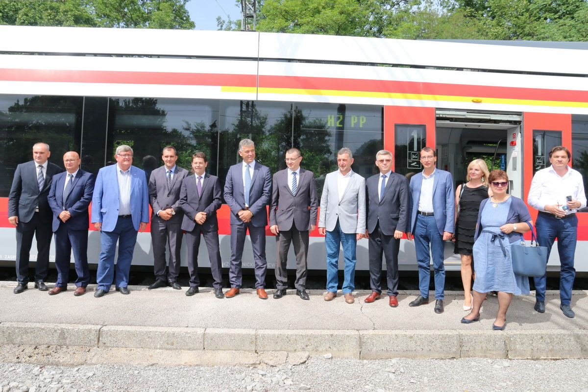 Od rujna vlakom i autobusom jednom pretplatničkom kartom