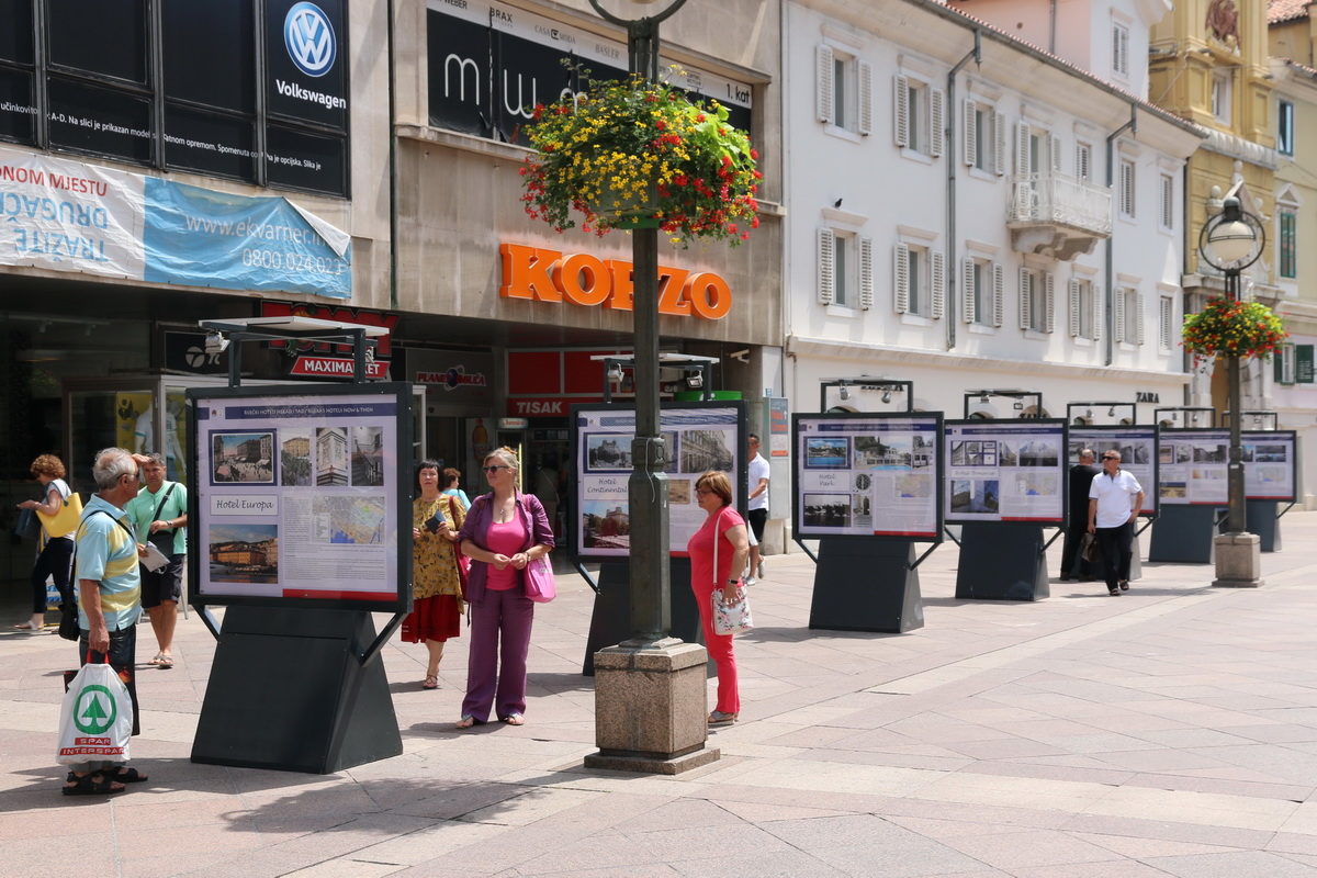 Postavljena izložba Riječki hoteli - nekad i sad na Korzu