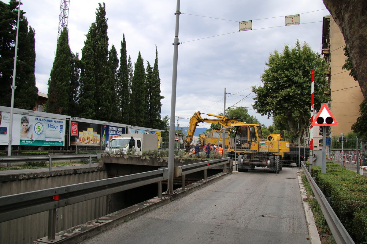 Započeli radovi na željezničko cestovnom prijelazu u Krešimirovoj ulici