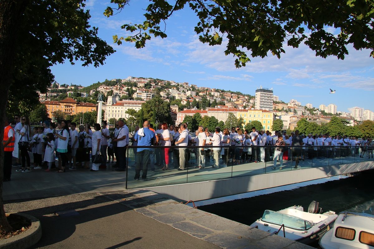 Rijekom prošao mimohod sjećanja Srebrenica svijetom hodi