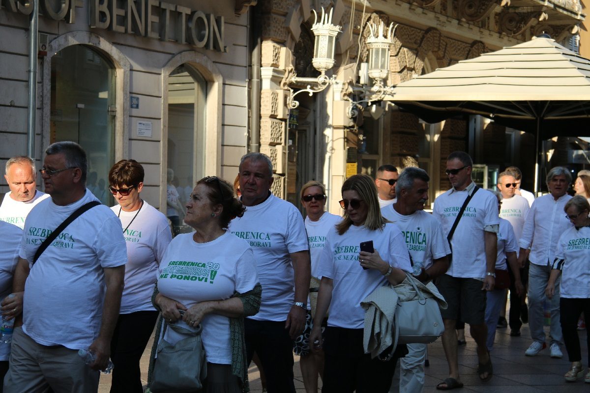 Rijekom prošao mimohod sjećanja Srebrenica svijetom hodi