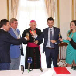 Visoko talijansko državno odličje za višegodišnju zauzetost za vjernike talijanske nacionalne manjine u Rijeci