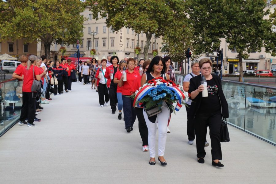 Polaganje cvijeća na Mostu hrvatskih branitelja