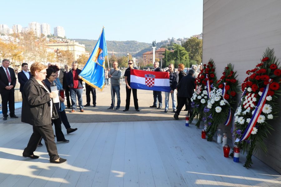 Polaganje vijenaca u spomen 128. brigade