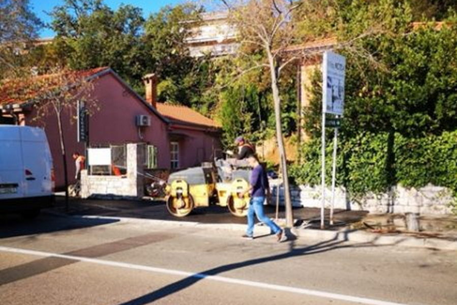 Asfaltiranje nogostupa u Istarskoj ulici