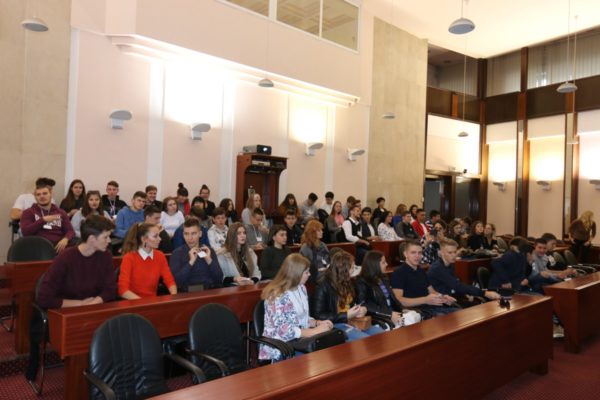 Riječki srednjoškolci postali gradski službenici na jedan dan u Akciji za 5