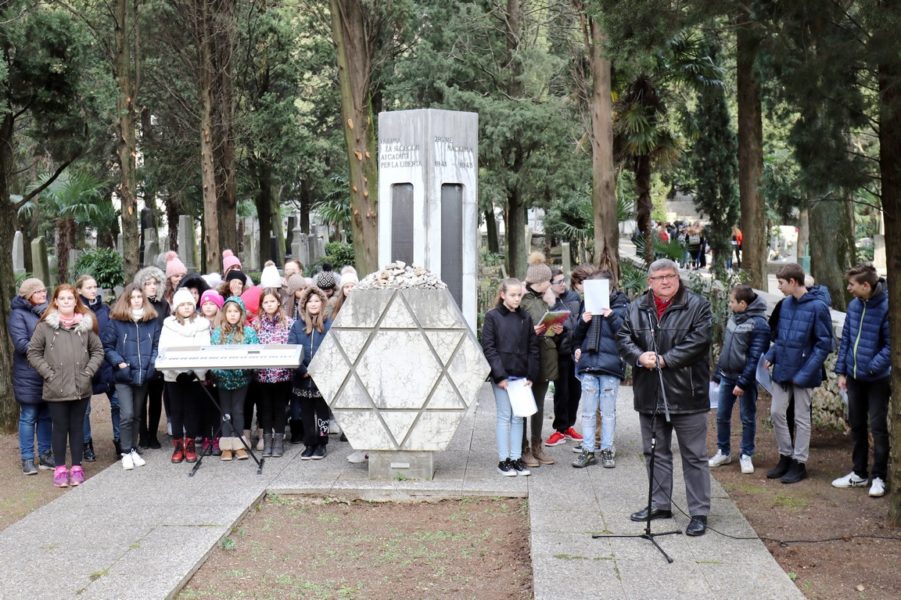 Odavanje počasti žrtvama Holokausta