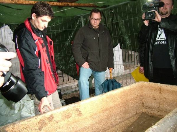 Otvaranje sarkofaga pronađenog na lokalitetu Pul Vele Crikve