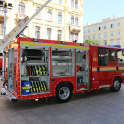 Održana prezentacija vatrogasne tehnike i opreme riječkih vatrogasaca „Vatrogasci u zajednici“