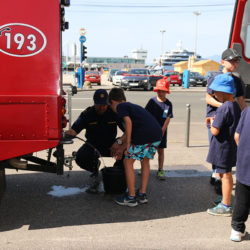 Održana prezentacija vatrogasne tehnike i opreme riječkih vatrogasaca „Vatrogasci u zajednici“