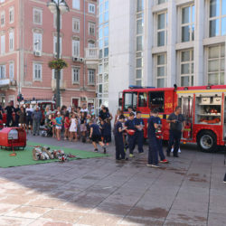 Održana prezentacija vatrogasne tehnike i opreme riječkih vatrogasaca „Vatrogasci u zajednici“