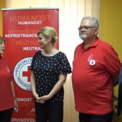 redsjednica Republike je posjetila Crveni Križ na Trgu Republike gdje se susrela s vodstvom i članovima Kluba 100 kap