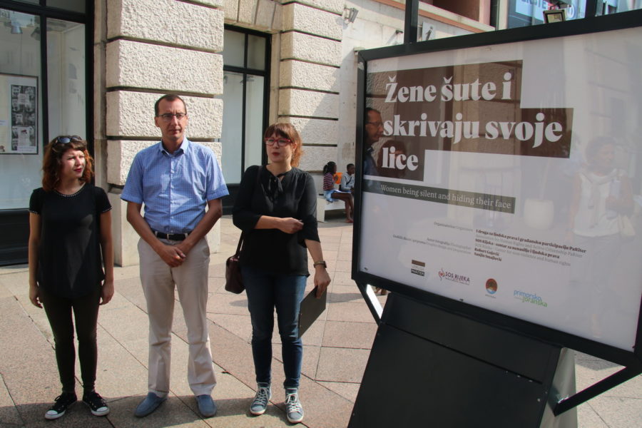 Na Korzu postavljena izložba o nasilju nad ženama