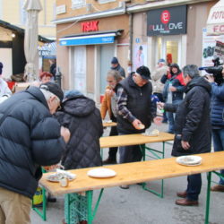 Podjela friganih riba - blagdan sv. Nikole