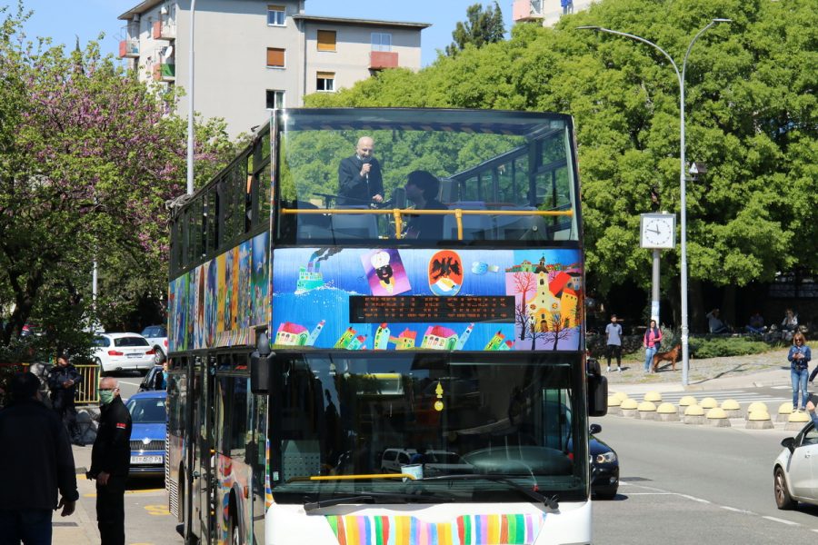 Koncert Damira Urbana iz turističkog autobusa