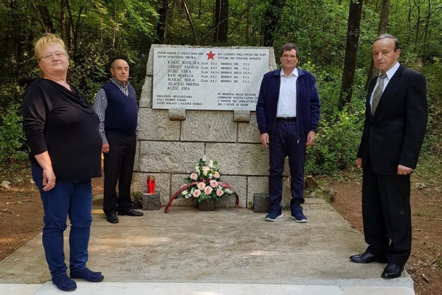 Polaganje cvijeća na spomenik žrtvama fašističkog terora