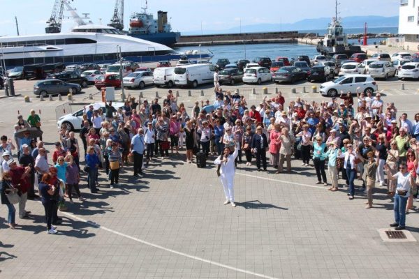 Šetnja i pogled na grad sa Molo Longa okupilo mnoštvo zainteresiranih građana