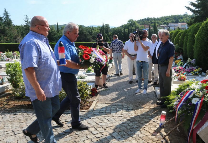 Polaganje vijenaca u povodu obilježavanja 29. godišnjice 111. brigade 2