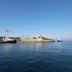 Tegljenje broda Galeb na dokovanje u Viktor Lenac