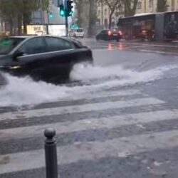 Jezera vode u Krešimirovoj ulici - foto Josip Kukuljan