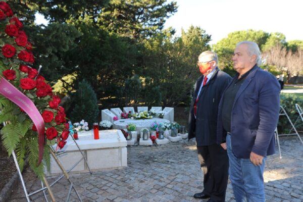 Polaganje vijenaca u Aleji poginulih branitelja Domovinskog rata na Centralnom gradskom groblju Drenova