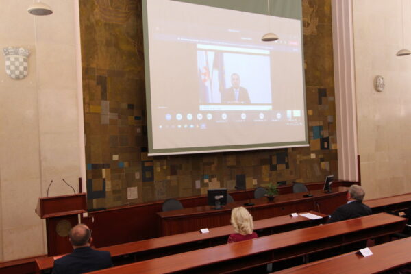 Video-vezom obratio se ministar zdravstva Vili Beroš