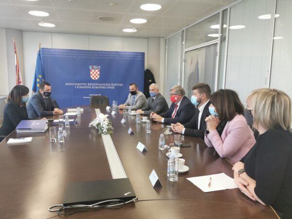 Uručenje ugovora za ITU projekte UA Rijeka 