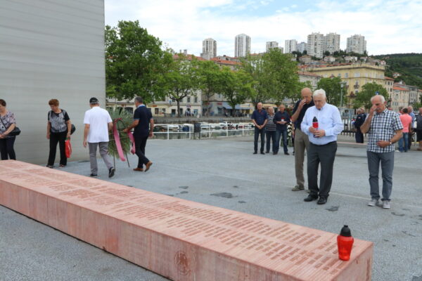 Položeni vijenci u povodu 30. obljetnice osnutka 111. brigade HV-a