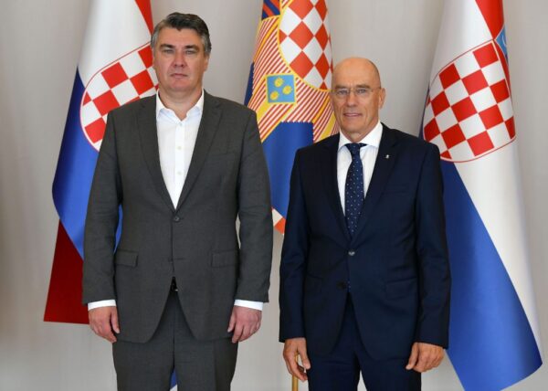 Predsjednik Milanović primio voditelja projekta Esimit Europa foto: Ured predsjednika Republike Hrvatske/Tomislav Bušljeta)
