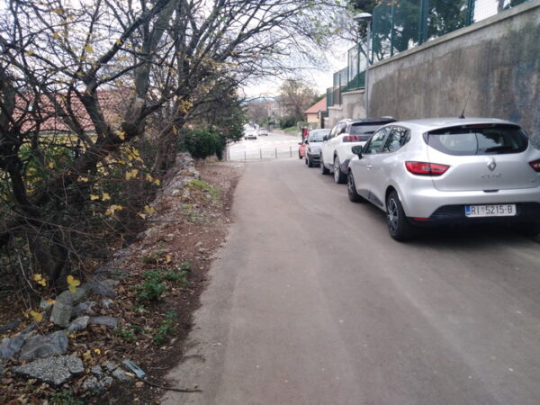 Parking u Radničkoj ulici uz vodovod