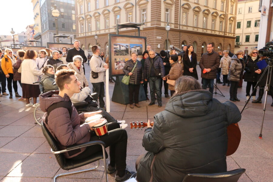 Centar za rehabilitaciju Rijeka na Korzu otvorio izložbu Isti smo u različitosti