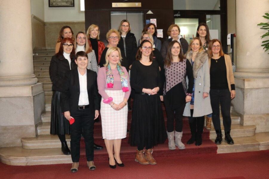 Podjela diploma polaznicima edukacije hrvatskog znakovnog jezika u sklopu projekta RInkluzija