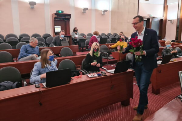 Gradonačelnik Filipović podijelio ruže čestitajući Međunarodni dan žena