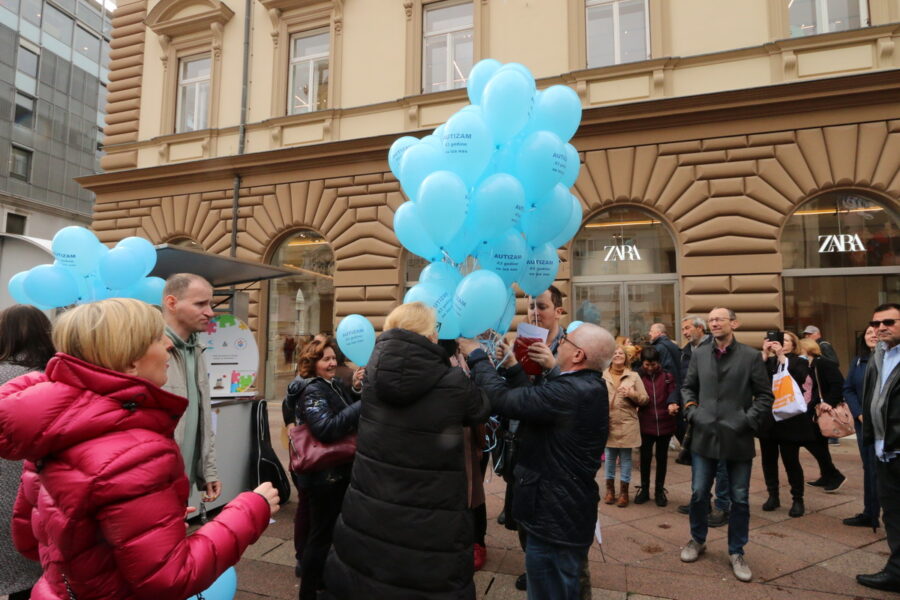 Puštanjem plavih balona obilježen Svjetski dan svjesnosti u autizmu